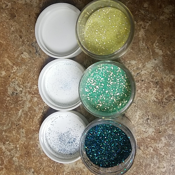Yellow, green, and blue fine glitter makeup - Picture 5 of 7